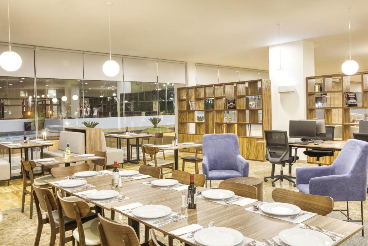 Fiesta Inn Guadalajara Periferico Poniente 萨波潘 外观 照片