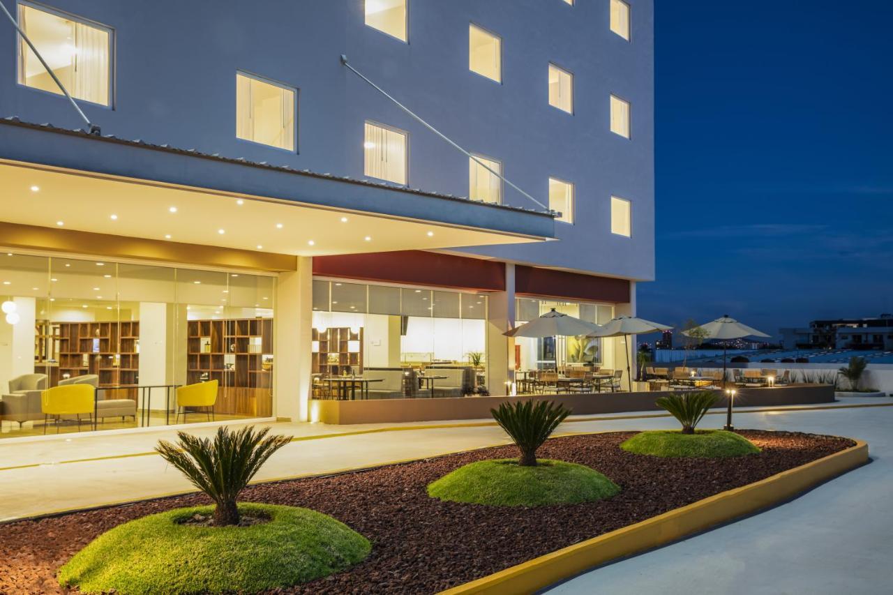 Fiesta Inn Guadalajara Periferico Poniente 萨波潘 外观 照片